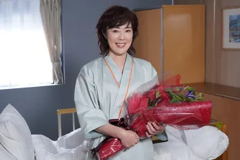 「競争の番人」寺島しのぶ、小日向文世がクランクアップ「役者って本当に難しい」「しびれるシーン楽しかった」