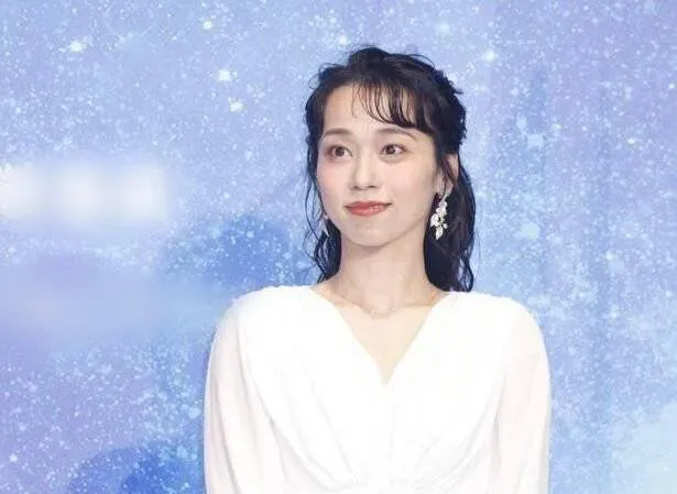 真彩希帆、「流星の音色」衣装で大千穐楽を報告「本当にプリンセス