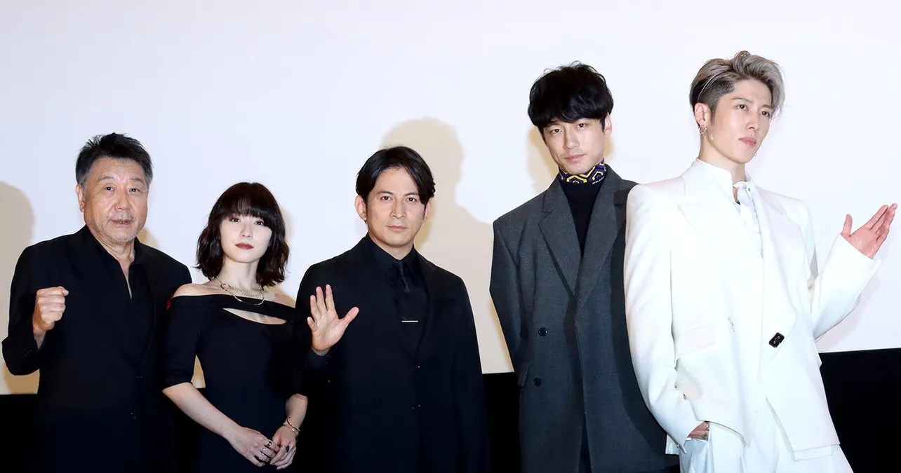 岡田准一、出演作の公開初日に坂口健太郎と二人で食事 MIYAVI「聞いて ...