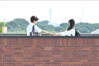 飯沼愛“小梅”と長尾謙杜“健太”のキスシーンもおとぎ話のようでウットリ＜パパムス最終回＞