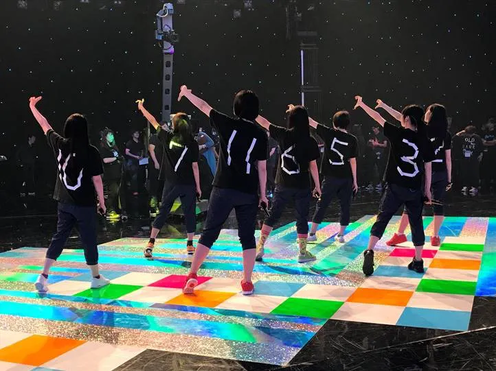 「ミュージックステーション」において、私立恵比寿中学が7人体制で番組初のパフォーマンスを披露！(写真はリハ風景。以下同じ)
