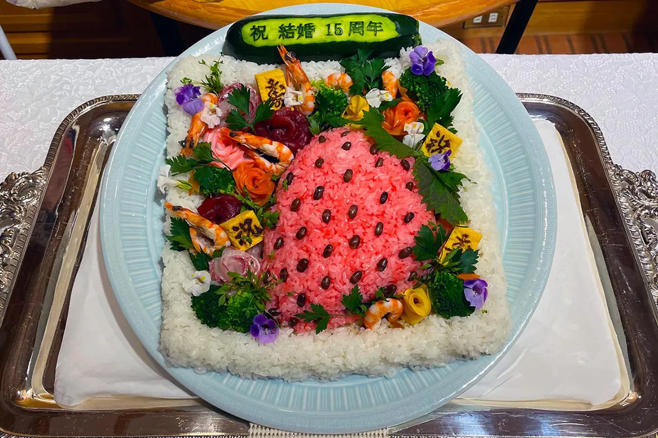 辻希美＆杉浦太陽の結婚15周年を祝うちらし寿司ケーキ