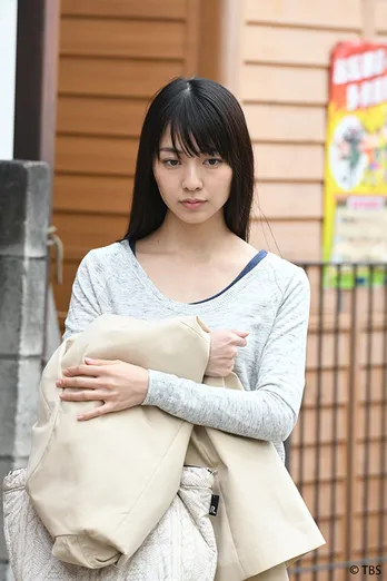 注目女優・小島梨里杏、“3パパ”で初の母親役! 物語の鍵を握る重要人物に