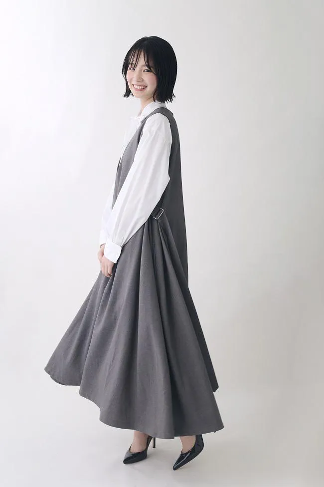 【写真】高めのヒールでスカートをひらり…幸澤沙良の全身ショット