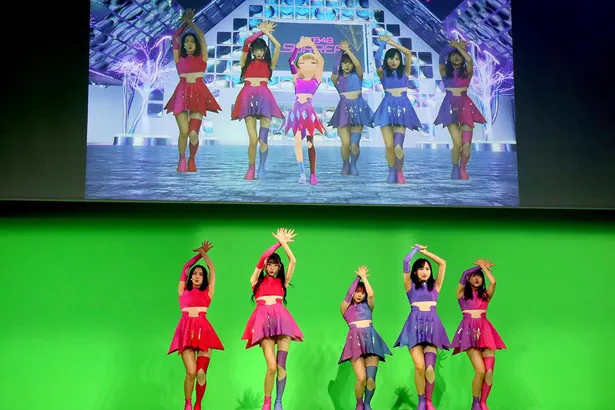 AKB48 SURREALがオリジナル曲「わがままメタバース」を披露