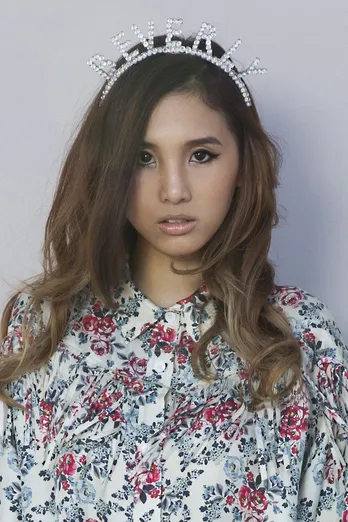 「CRISIS―」の主題歌を歌う、ビバリーの素顔に密着!歌姫誕生のシンデレラストーリーに迫る