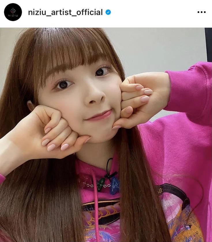 NiziU ミイヒmiihi サイン入りピンクボール サインボール NiziUミイヒちゃん(MIIHI) - メルカリ