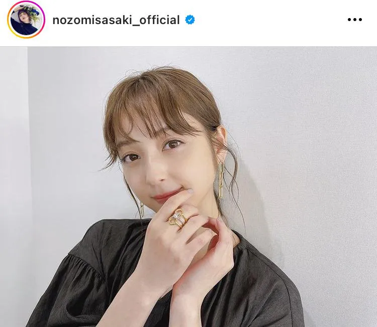 ※佐々木希オフィシャルInstagram(nozomisasaki_official)より