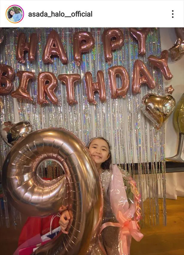  【写真】9歳になった浅田芭路ちゃん。スパンコールドレスでお祝い！