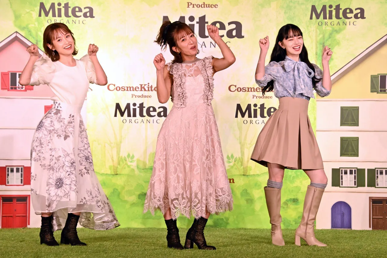 【写真】“ミティアダンス”を披露する、辻希美、高橋愛、上國料萌衣