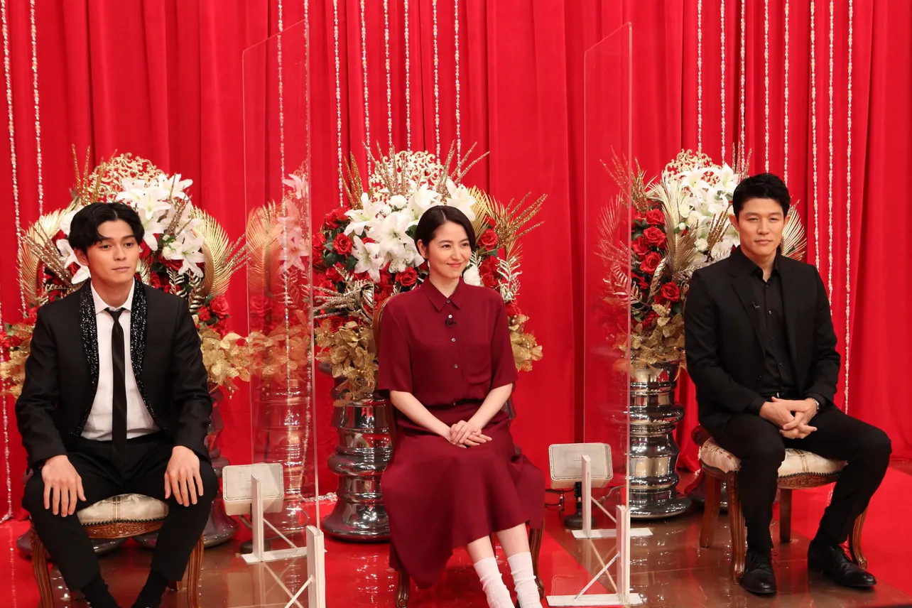 (写真左から)眞栄田郷敦、長澤まさみ、鈴木亮平が出演する「エルピス」の撮れたて映像も公開