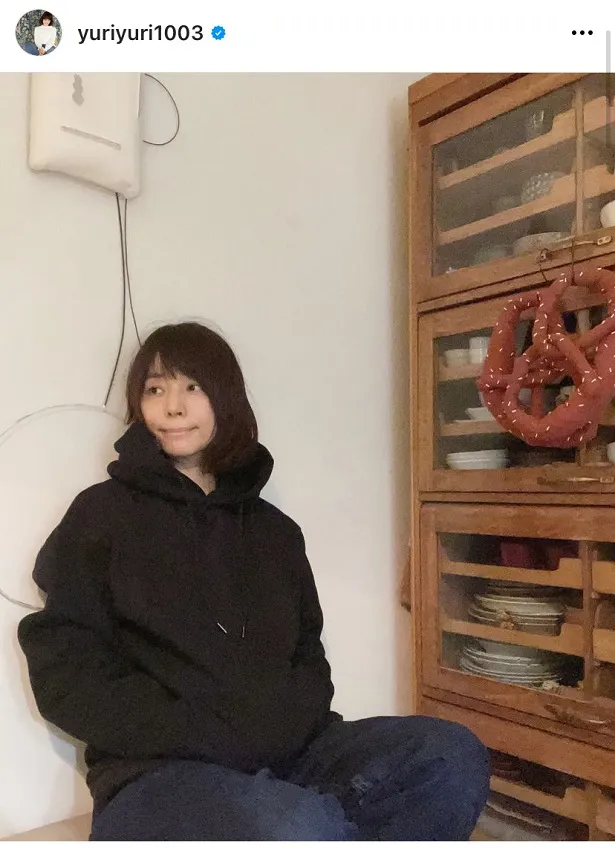 【写真】石田ゆり子、新垣結衣デザインのフーディを着こなし少女のような可愛らしさ