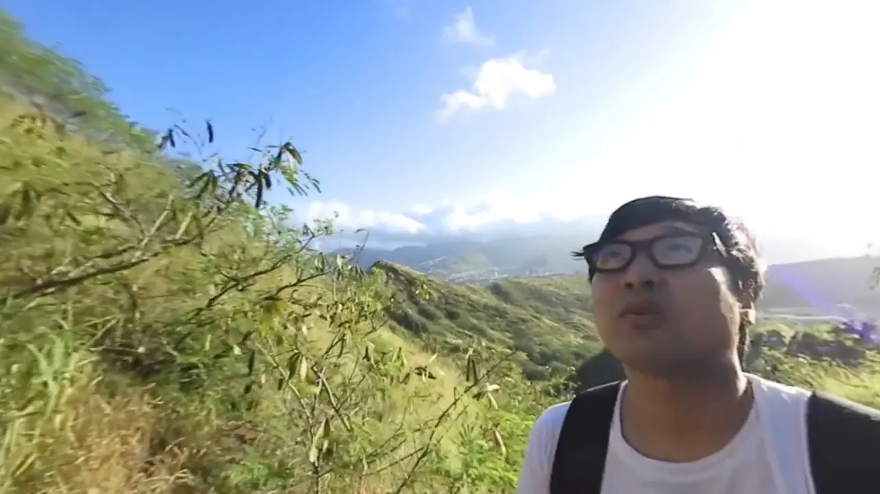 山里と一緒にダイヤモンドヘッドの絶景を見ながら登るハイキング編を「テラスハウス公式YouTube チャンネル」で公開