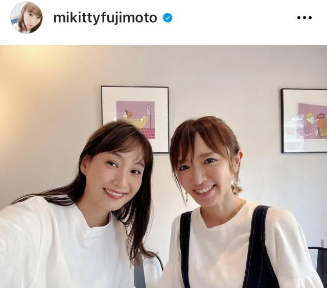 【写真】“こんこん”こと、モーニング娘。OG・紺野あさ美との笑顔2ショット