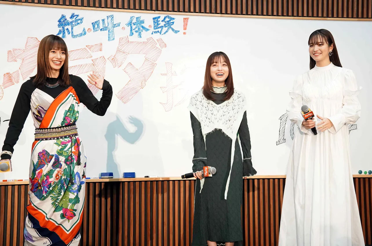 【写真】美女勢ぞろい！イベントに登場した山本舞香、橋本環奈、横田真悠(写真左から)