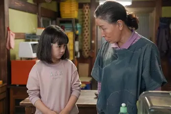 <来週の舞いあがれ!>高畑淳子“祥子”、臆病な浅田芭路“舞”を教育「こん島では、自分のことは自分でやる」