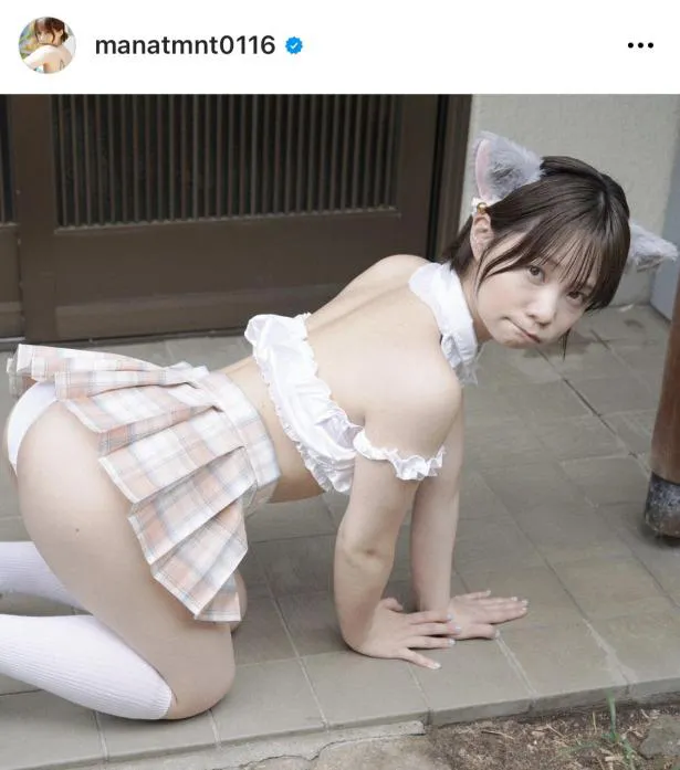 もっちり美尻が丸見え…！超ミニスカ衣装姿の真奈