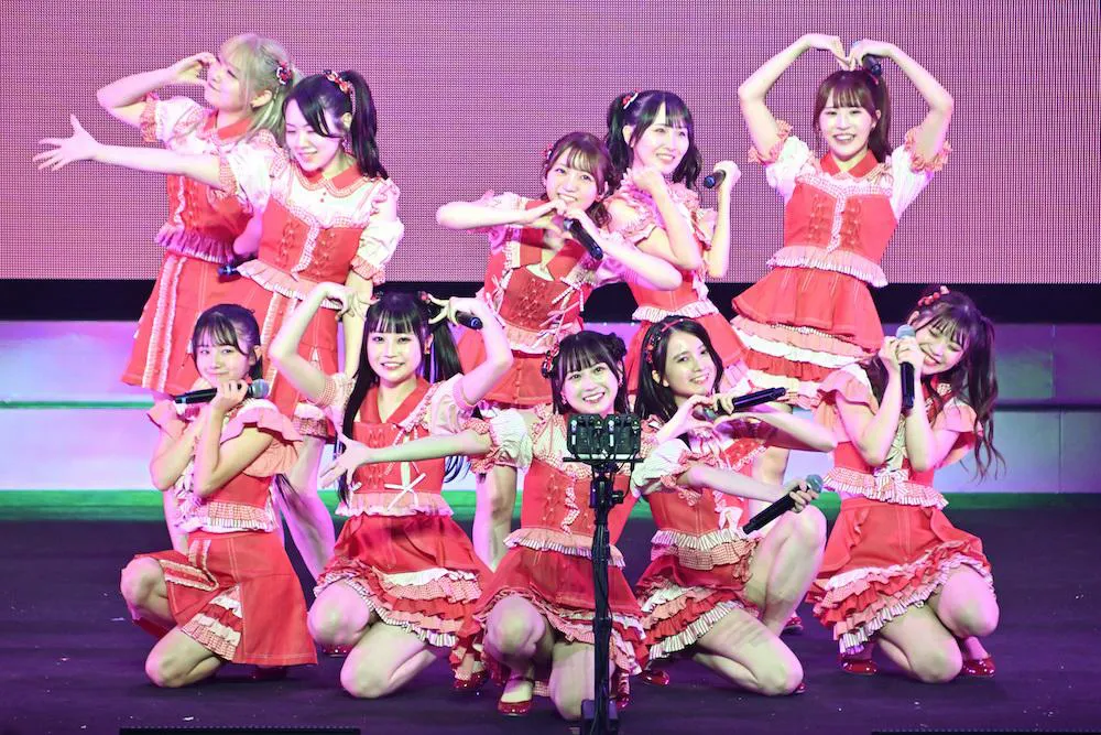AKB48、9年6カ月ぶり日本武道館公演で新チームお披露目(2/2) | WEBザ 