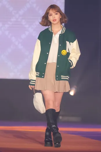 藤田ニコル&みちょぱ、ウオーキングで圧倒的な存在感見せる<GirlsAward>