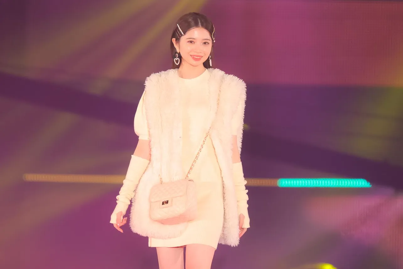 GirlsAward「SPECIAL FASHION SHOW(1)」より