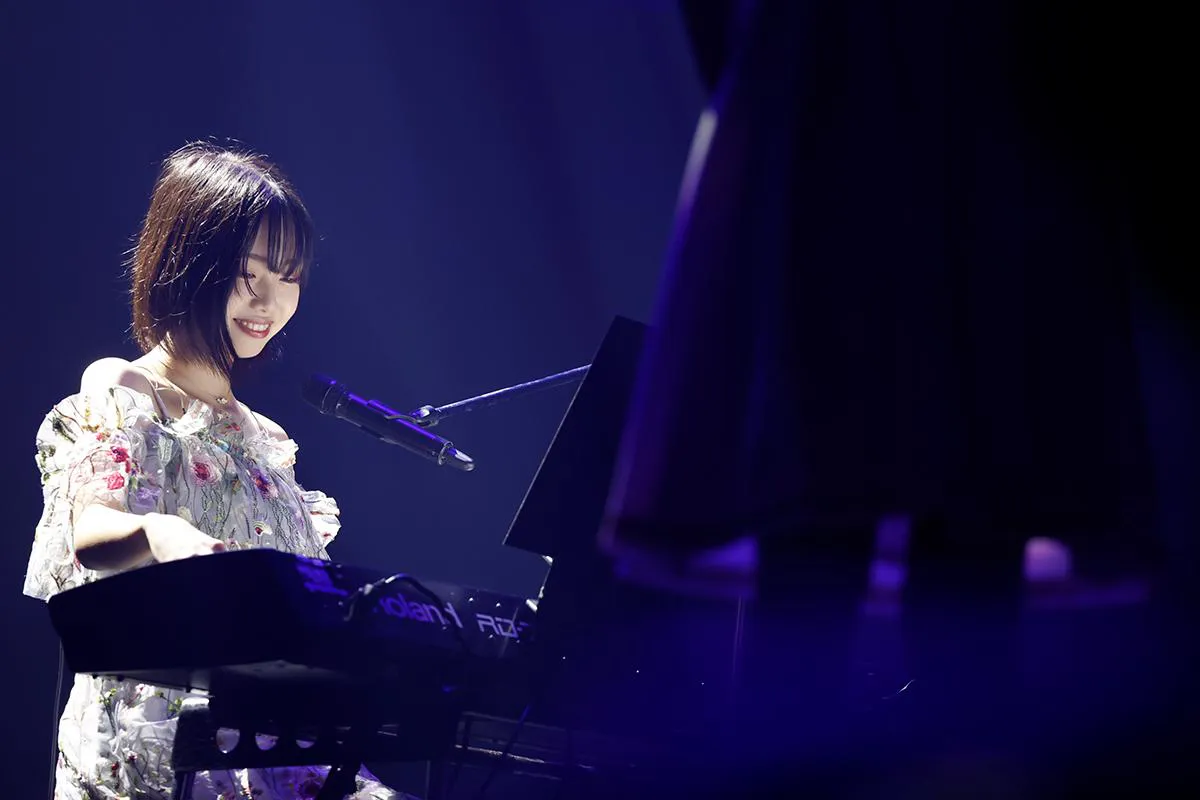 6期生の梁瀬鈴雅が「恋の指先」で猛特訓したピアノ演奏を披露した