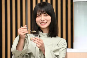 長濱ねる、ブルーベリーで染めた衣装で登壇「環境について考えることが多い」