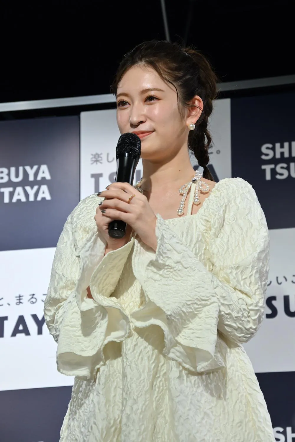 吉田朱里