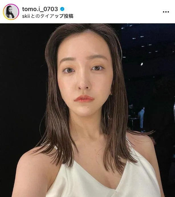 板野友美、かきあげ前髪がセクシーなどアップショット