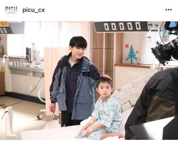 【写真】吉沢亮、患者役の少年の頭を優しくなでなで