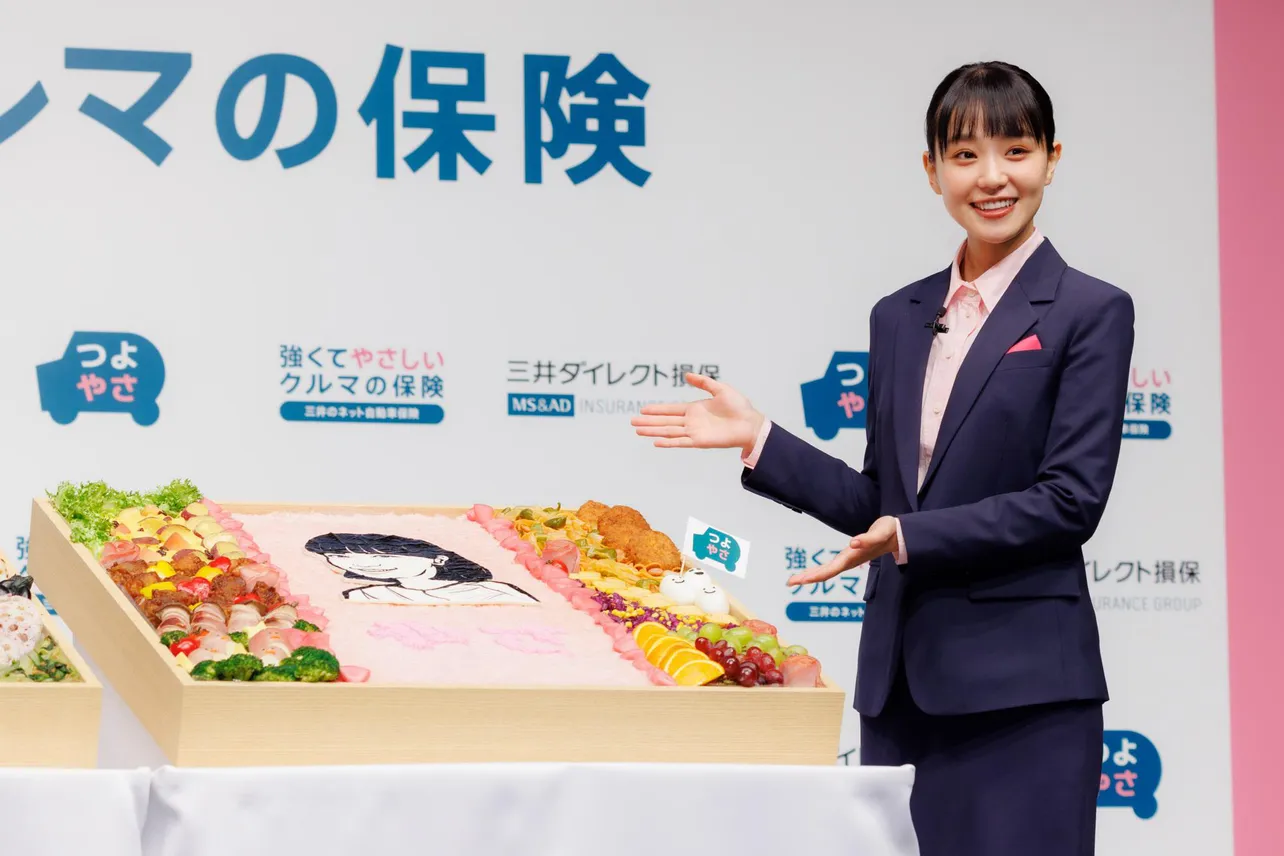 【写真】奈緒、巨大“似顔絵キャラ弁”に驚き