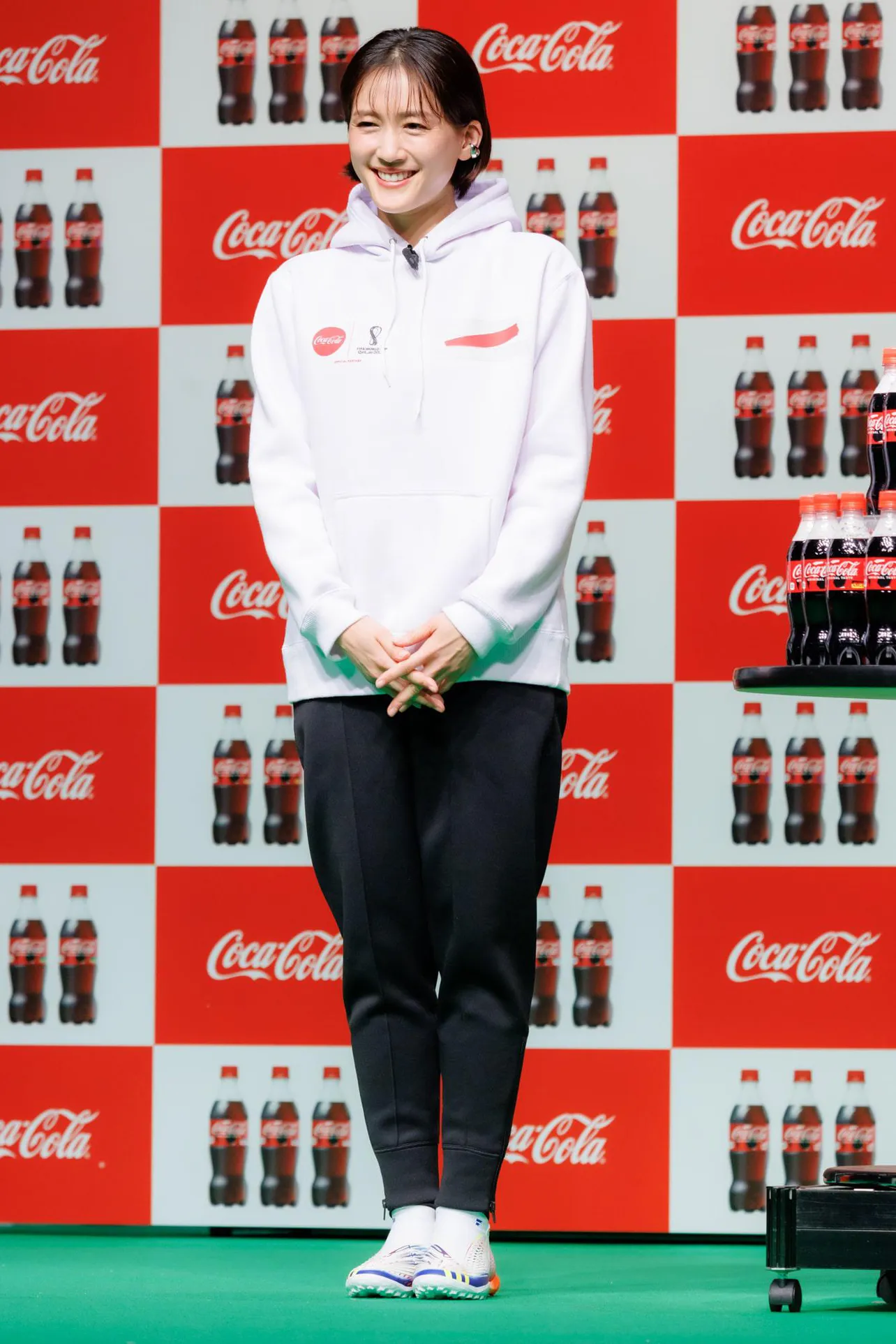 綾瀬はるか　「『コカ･コーラ』FIFA ワールドカップ 開催国ボトル発売記念イベント」より