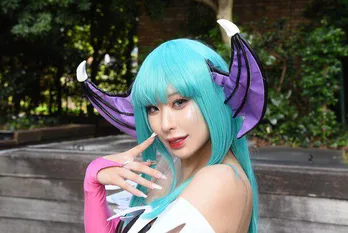コスプレイヤー・花宮いのり、『ヴァンパイア』“モリガン”コスプレで魅了「“腰の翼”は自分で作り直しました」
