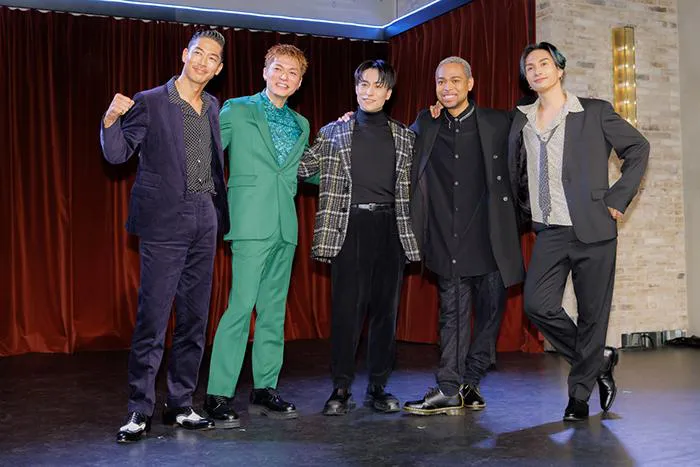 【写真】絆を感じる！肩を組むEXILE THE SECONDの5人