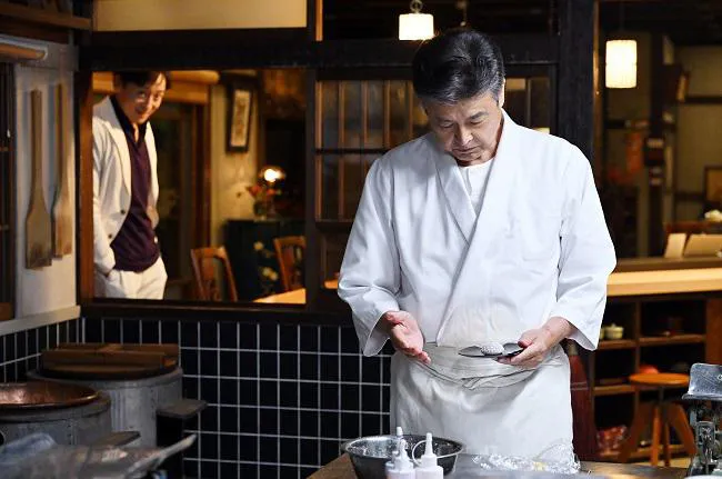 【写真】特別なシロサギ・山本耕史“白石”と会う三浦友和“桂木”