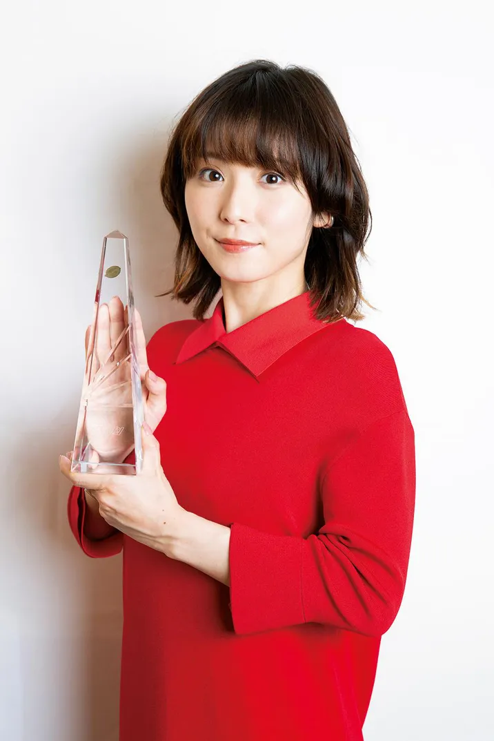 第113回ドラマアカデミー賞で助演女優賞を受賞した松岡茉優