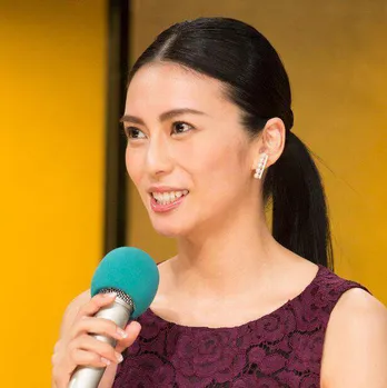 柴咲コウ、まるで蝶のよう…エレガントなロングドレスを披露「めっちゃカッコかわいくて素敵」とファン絶賛