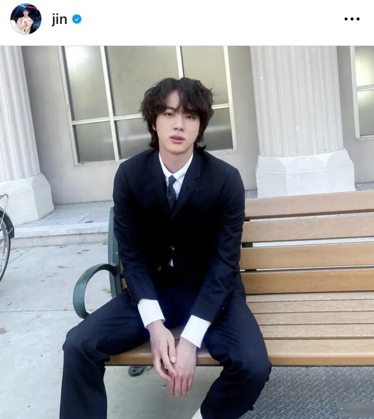  ※JINオフィシャルInstagram(jin)より