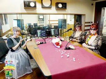 叶姉妹、きゃりーぱみゅぱみゅのラブコールに応えて“美し過ぎる先生”に!