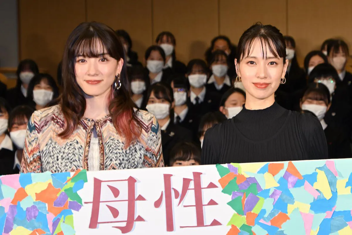映画「母性」公開直前イベントに登壇した永野芽郁、戸田恵梨香(写真左から)