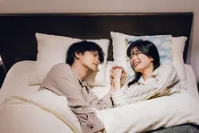 瀬戸利樹、初めてのベッドインで、年下妻の紺野彩夏からの熱視線に悶絶<私たち結婚しました 4>