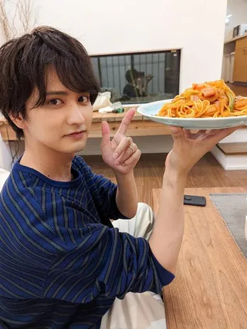 紺野彩夏、料理中の瀬戸利樹の姿を公開「音もとっても慣れている人だな」<私たち結婚しました 4>