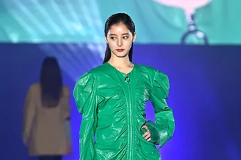 オークションサイト利用の中条あやみ、新木優子の洋服を欲しがるも新木「売られたらどうしよう(笑)」＜TGC 北九州 2022＞