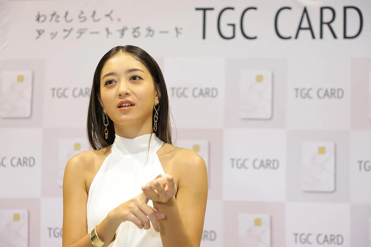 新イメージモデルに就任した池田美優が囲み取材を行った