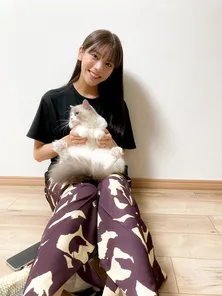 貴島明日香、ずっと尻を敷かれていたい猫のアデーレちゃんにメロメロ 猫語の会話では「ニャオス」<私たち結婚しました 4>
