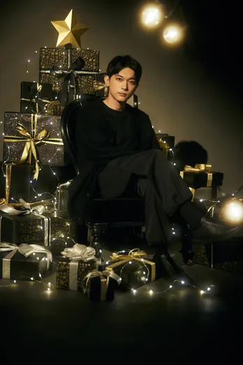 吉沢亮が明かす、中川大志に感じた“悔しさ”「僕もボケたいって…」<「ブラックナイトパレード」連載 Vol.1>