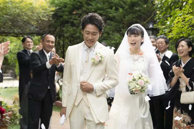 大泉洋“堅”と柴咲コウ“梢”が結婚式をあげるシーンは、多幸感あふれる