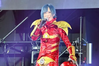 ラブマツ、こだわりのコスプレ“アイロンマン”で登場「視界が虫ぐらいしかなくて」＜東京コミコン＞