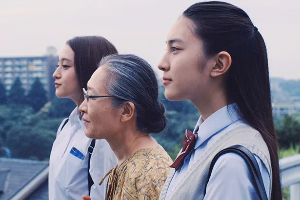 映画「ハローグッバイ」に出演する萩原みのり、もたいまさこ、久保田紗友(写真左から)