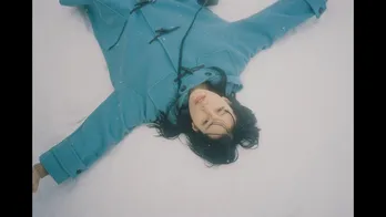 南沙良、優里の新曲「クリスマスイブ」MVに出演「すごく素敵な映像になっている」