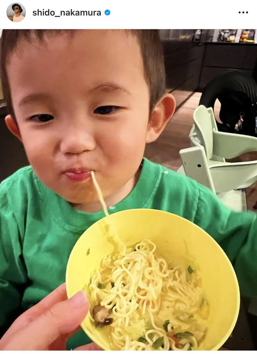 夏幹くん、ラーメンを食べてご機嫌